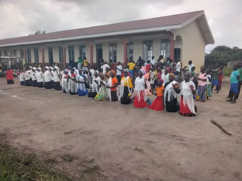 Adoration lors de dedication de Luc