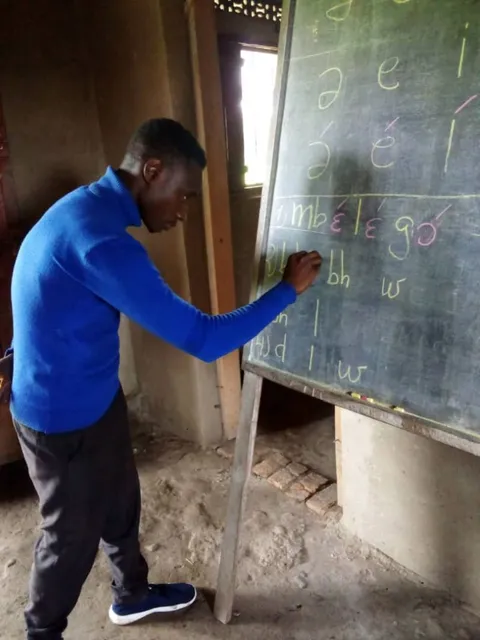 Un des apprenants de l'aphabetisation Dhongoko